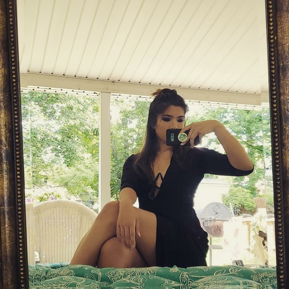 ❤ Meet your Posher, Carolyn❤ - Picture 6 of 7